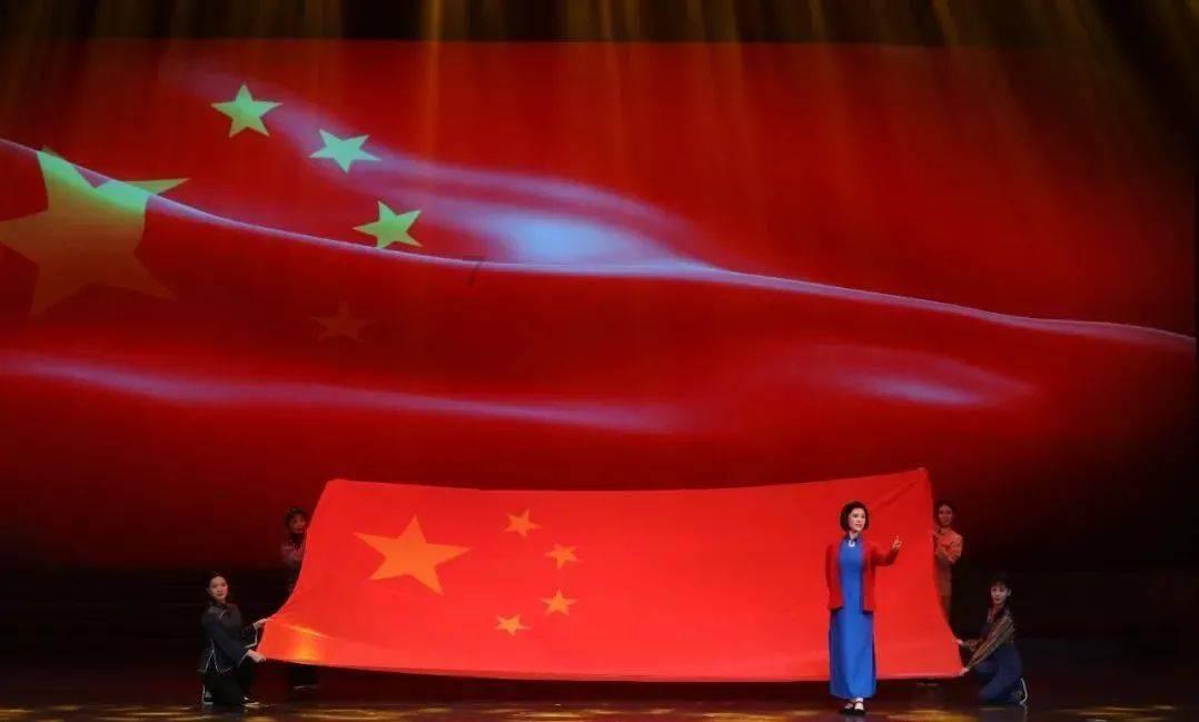 李子君如今多少岁？是什么时候宣布退役的？游戏画面